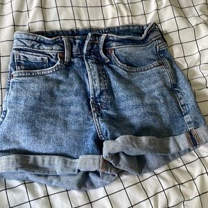 Old Navy. Jean shorts. Fits size xs-s